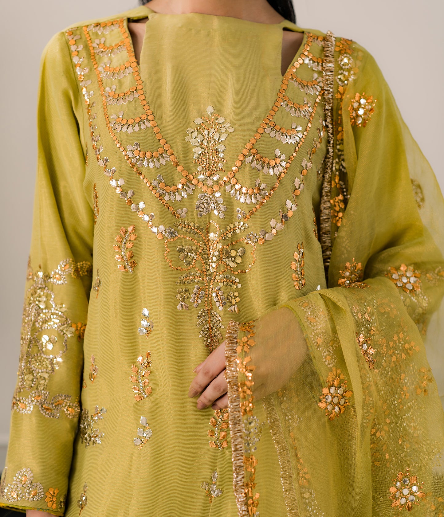 Talaaye – Handcrafted Kamdani & Zari Ensemble